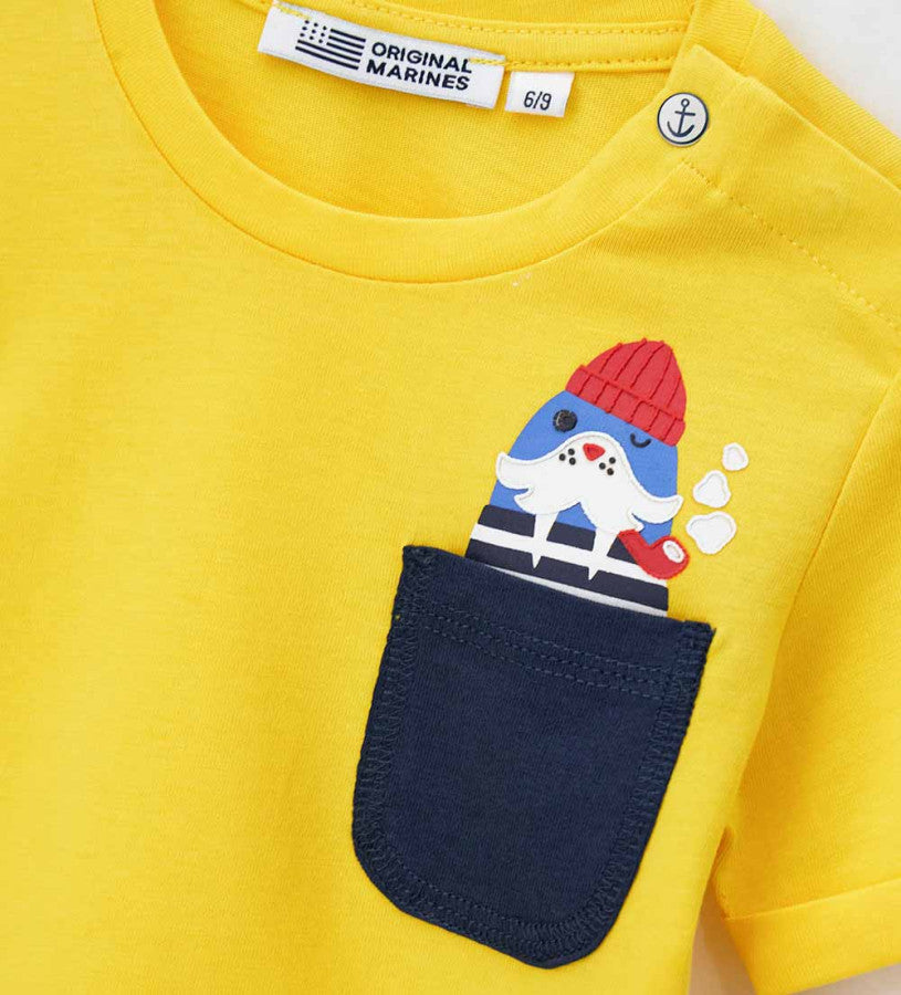 T-shirt with pocket