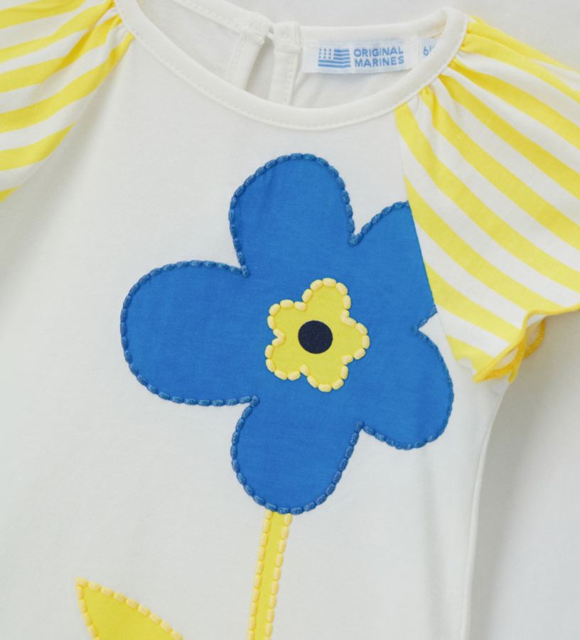 T-shirt with ruffles