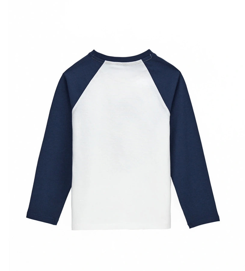 Raglan sleeve t-shirt