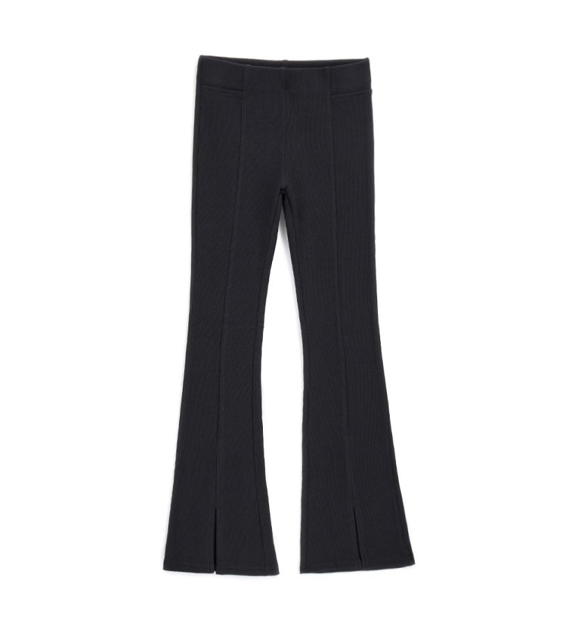 Leggings with split