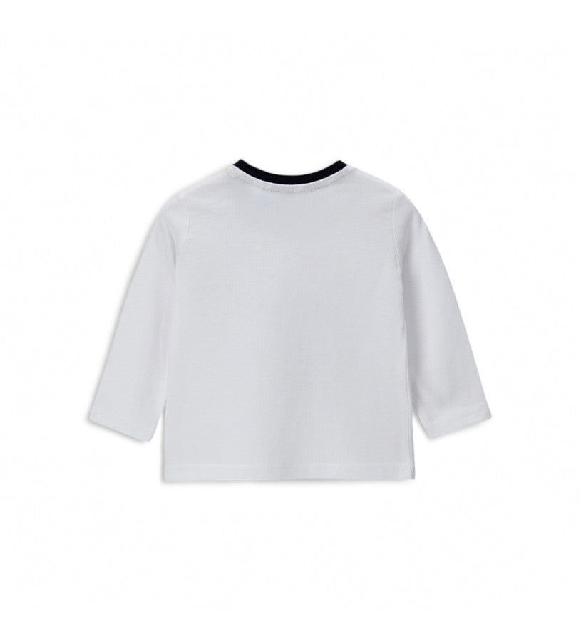 Long-sleeved t-shirt