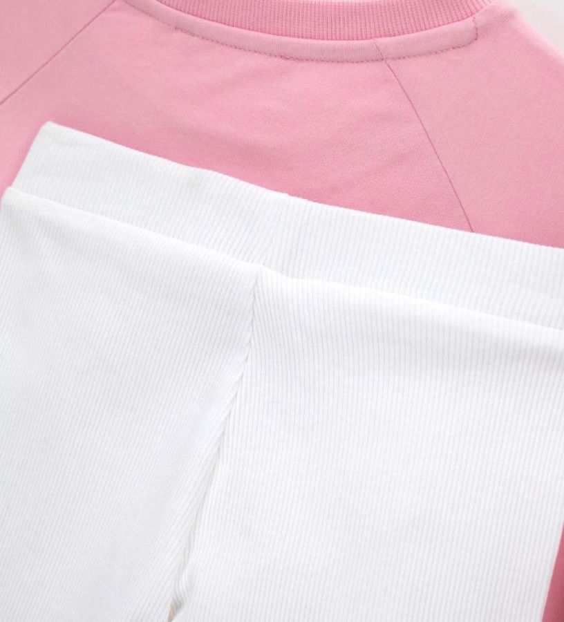 T-shirt and trousers set