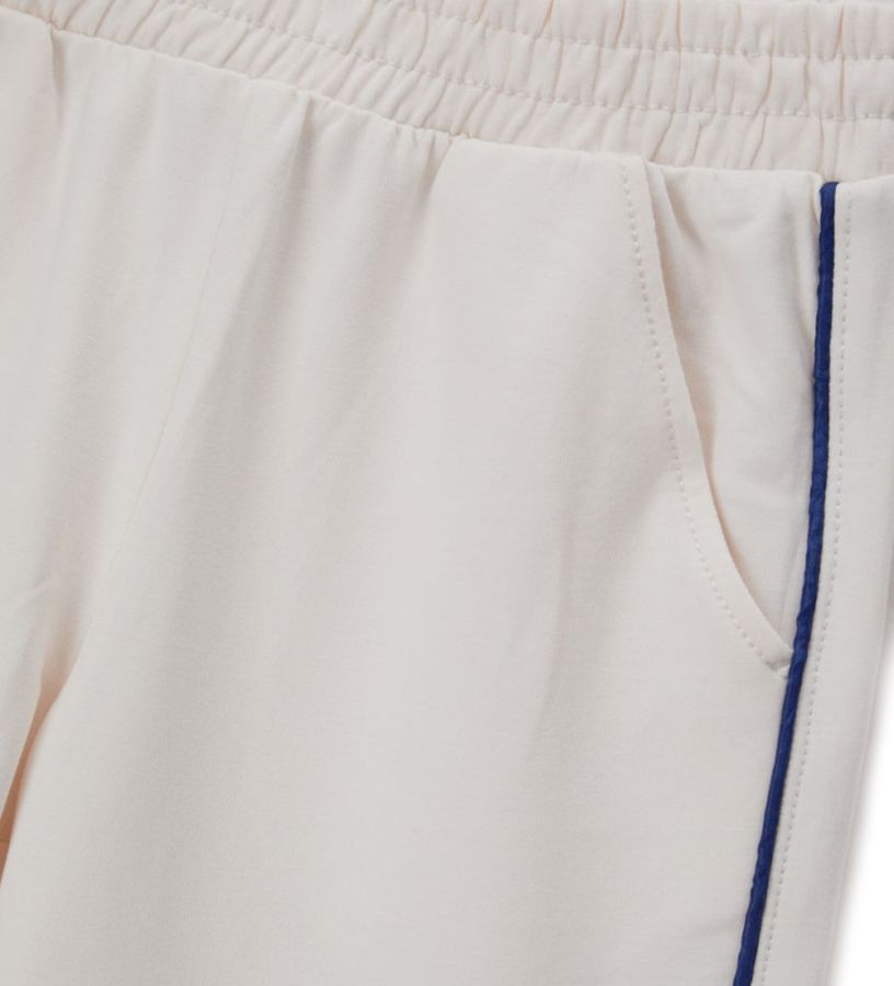 Trousers with pockets