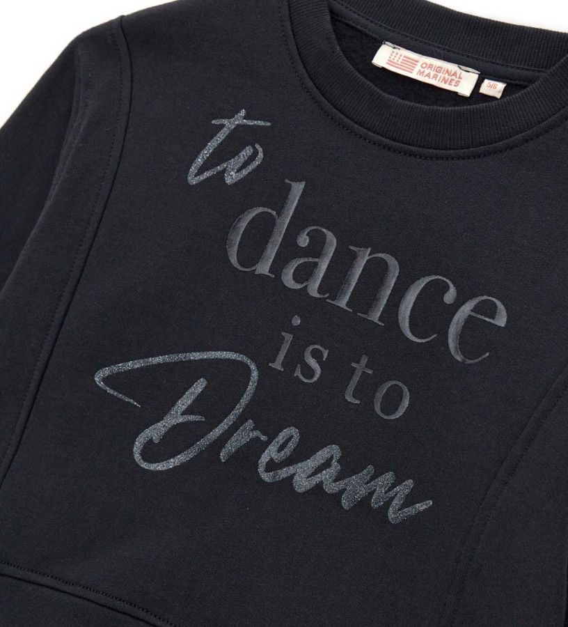 T-shirt and trousers set