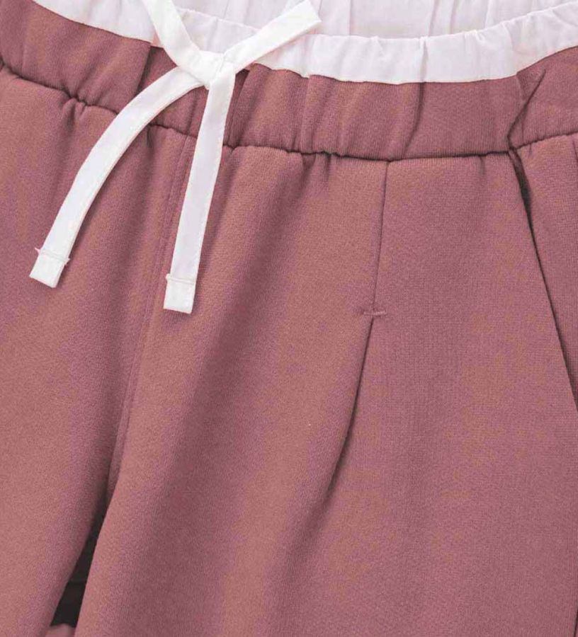 Trousers with pleats