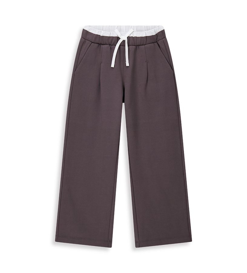 Trousers with pleats