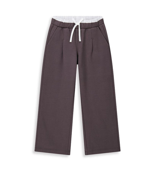 Trousers with pleats