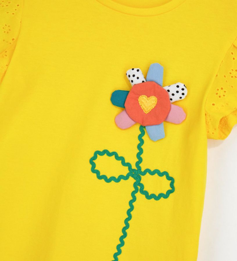 T-shirt with applications