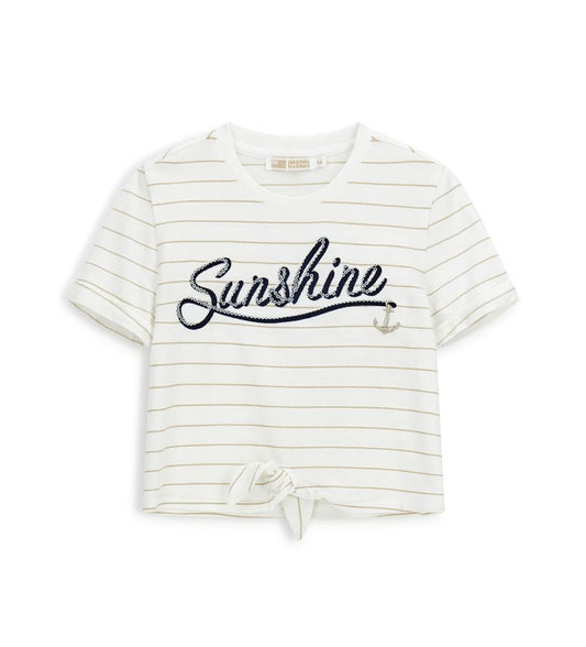 T-shirt with knot