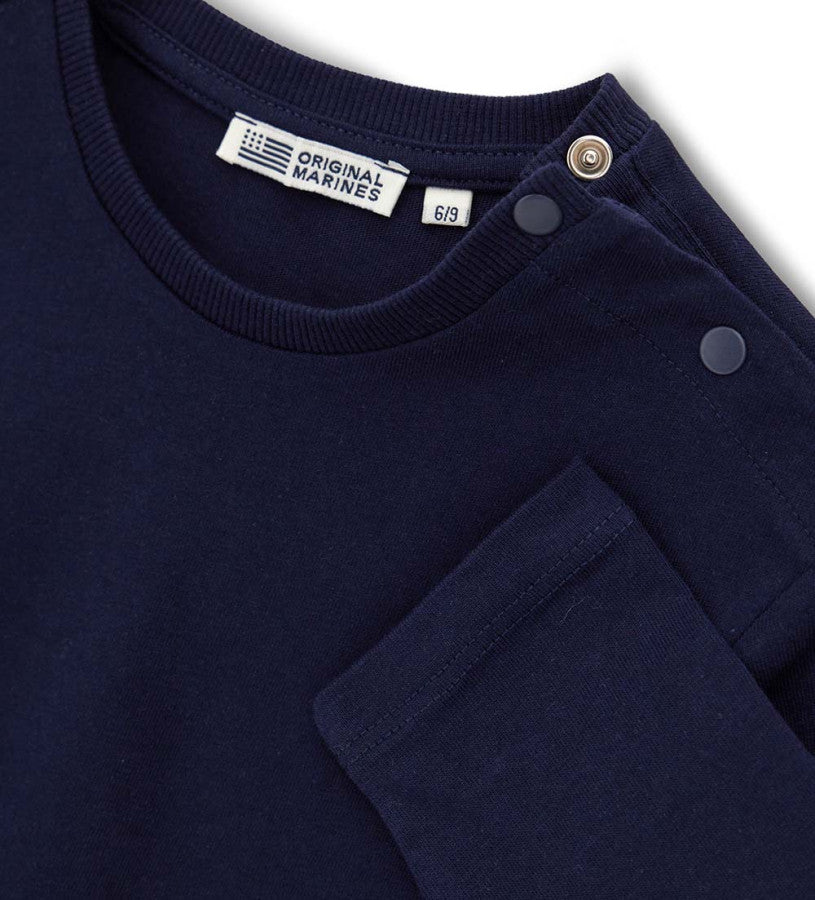 Long-sleeved t-shirt