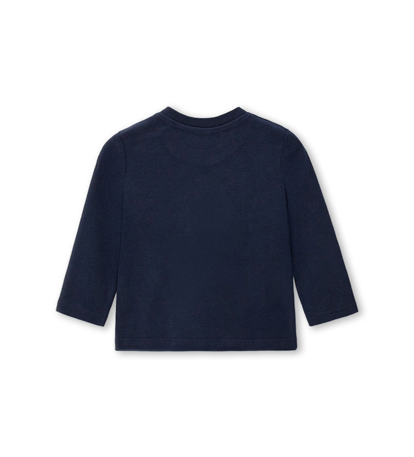 Long-sleeved t-shirt