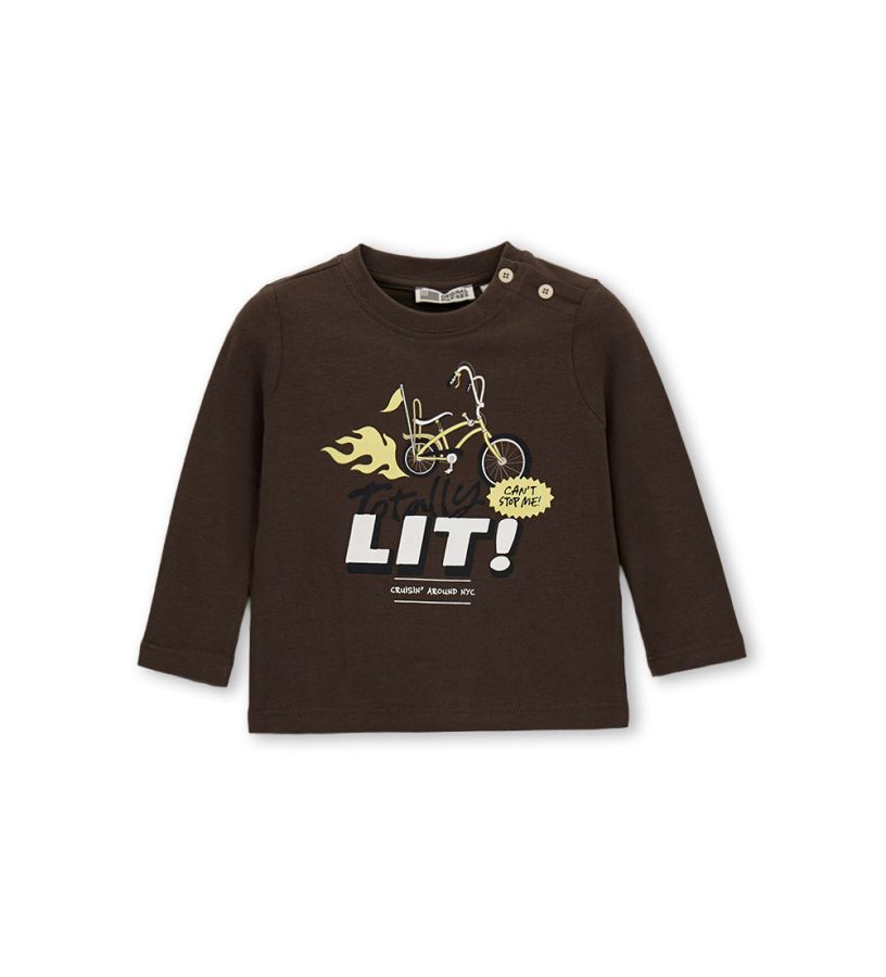 Long-sleeved t-shirt