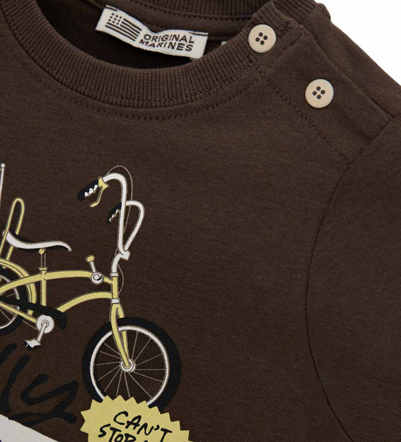 Long-sleeved t-shirt