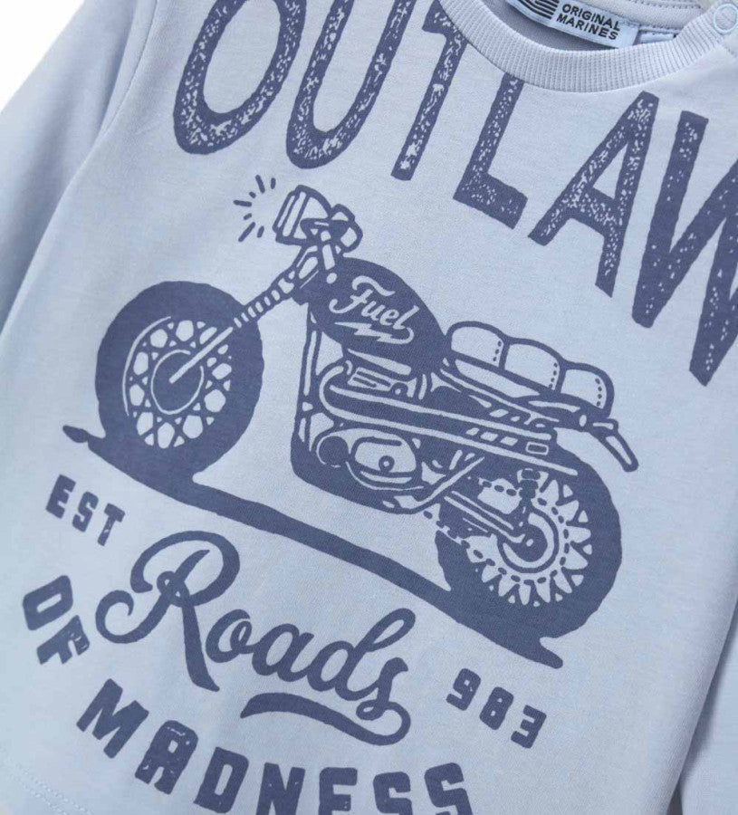 Long-sleeved t-shirt