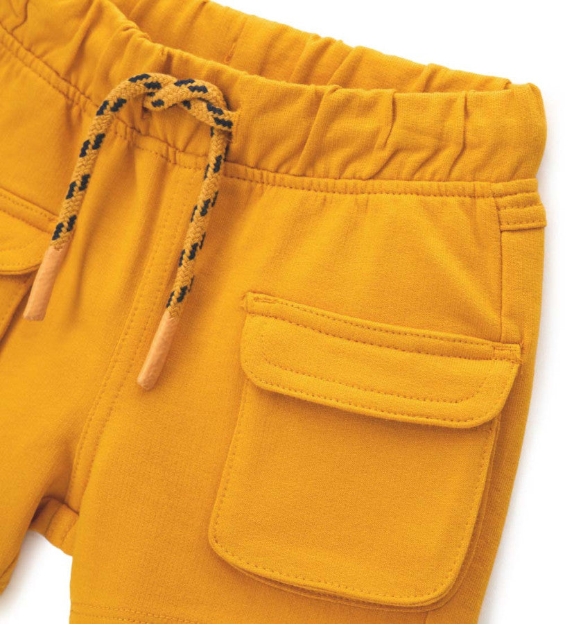 Bermuda shorts with pockets