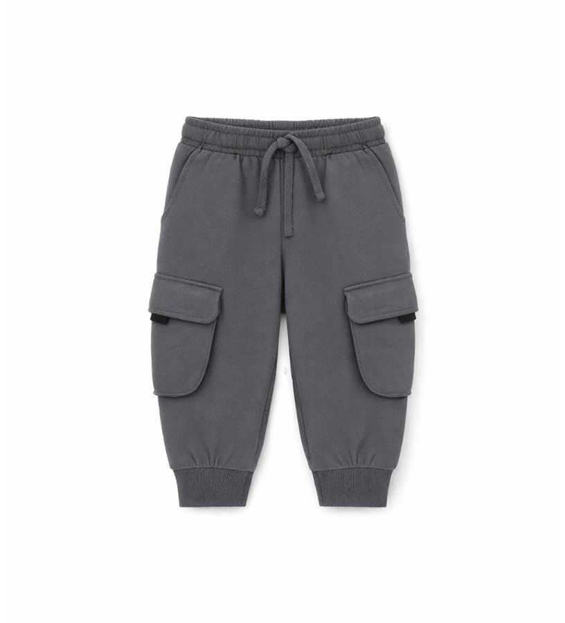 Trousers with pockets