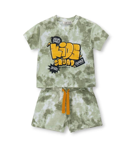 T-shirt and bermuda shorts set