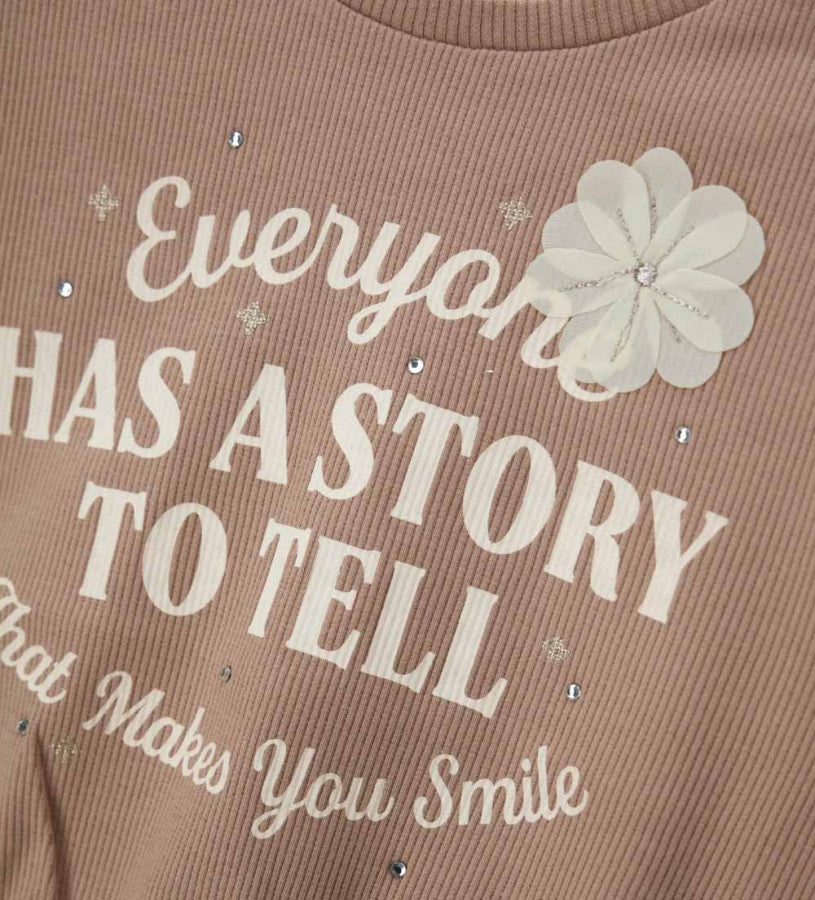 Sweatshirt with flower